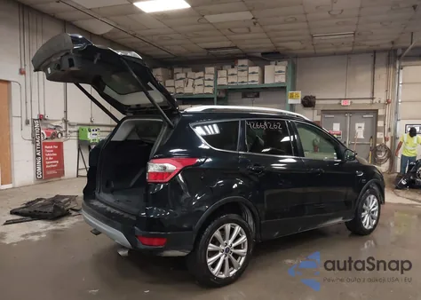 2017 Ford Escape Titanium z USA, uszkodzony, nr VIN 1FMCU9JD9HUC40929